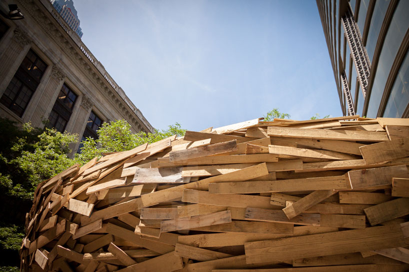 Mark Reigelman Builds Reading Nest From Palette Boards