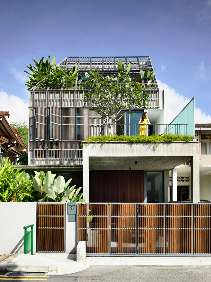 Hyla Architects Wraps House In Singapore In Operable Fa Ade Of Timber