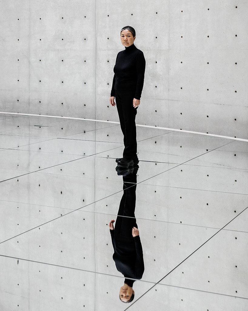 Kimsooja S Vast Mirror Installation Transforms Bourse De Commerce Into