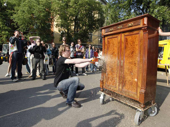 rolf's  furniture massacre at milan design week 09