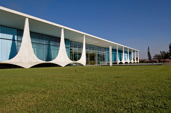 oscar niemeyer: 101 year old brazilian architect back at work