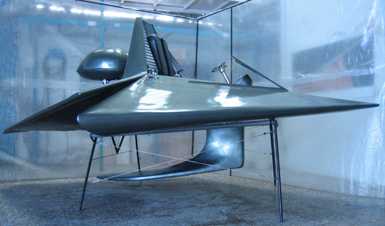 aguila design: 'breaking' marine vehicle