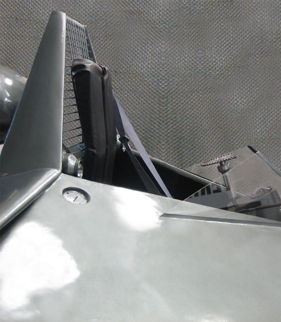 aguila design: 'breaking' marine vehicle