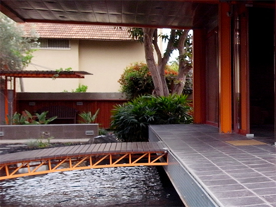 the orange house by arik ginzburg