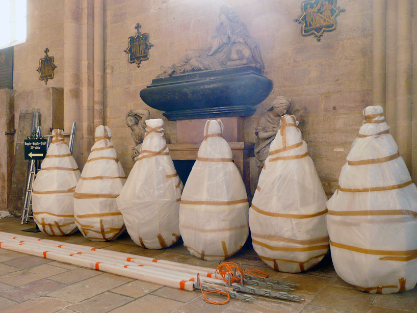 matali crasset: chandeliers for cathedral of saint b&eacute;nigne in dijon