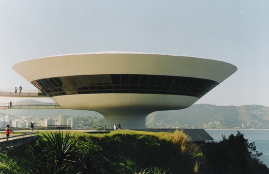 oscar niemeyer undergoes tumor removal