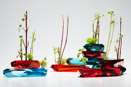 'new wind from japan'   'complementary colours'