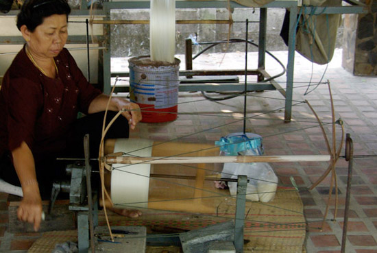 silk making step 4: spinning