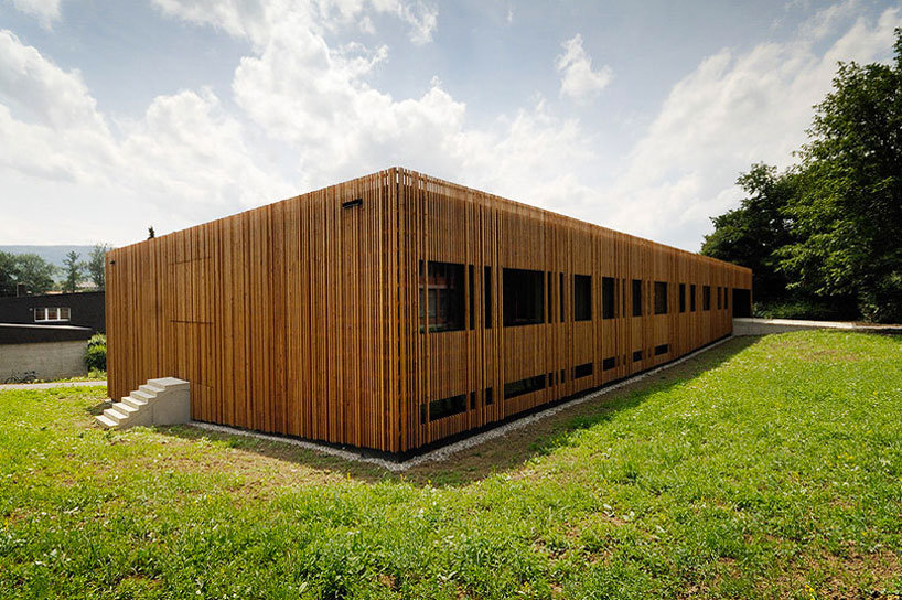 berrel berrel kr&auml;utler architekten: school extension with a sports hall