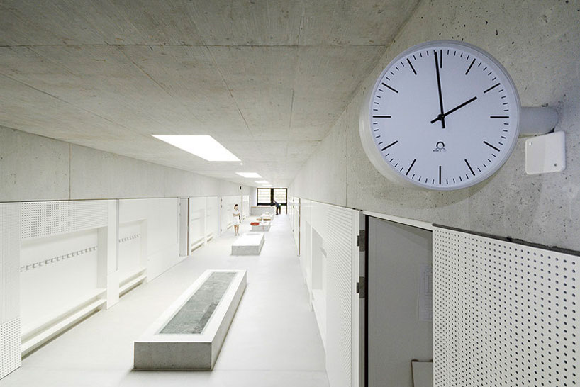 berrel berrel kr&auml;utler architekten: school extension with a sports hall