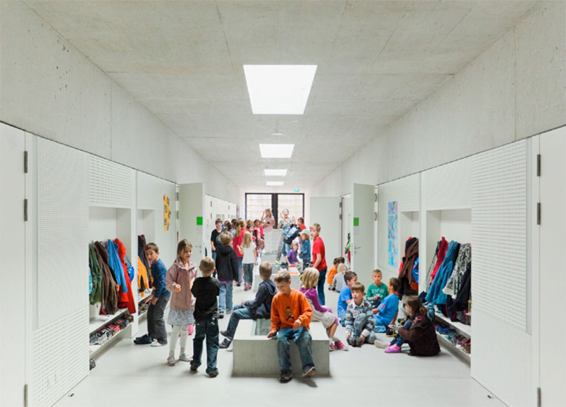 berrel berrel kr&auml;utler architekten: school extension with a sports hall