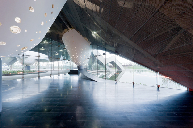 morphosis architects: giant interactive group corporate headquarters