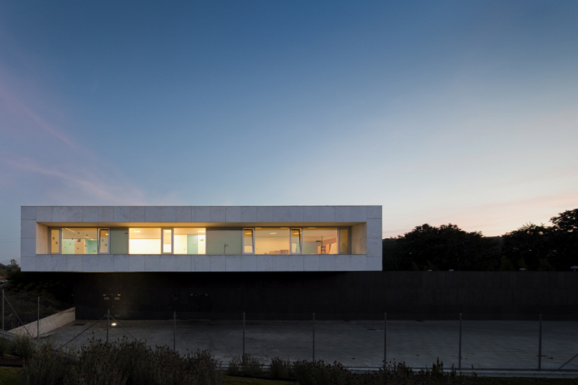 andr&eacute; espinho arquitectura: school center paredes