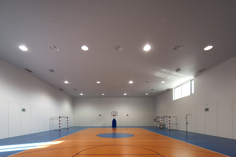 andr&eacute; espinho arquitectura: school center paredes