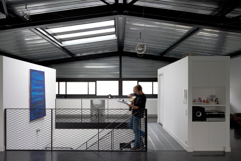 FABRE/deMARIEN architectes: big black box