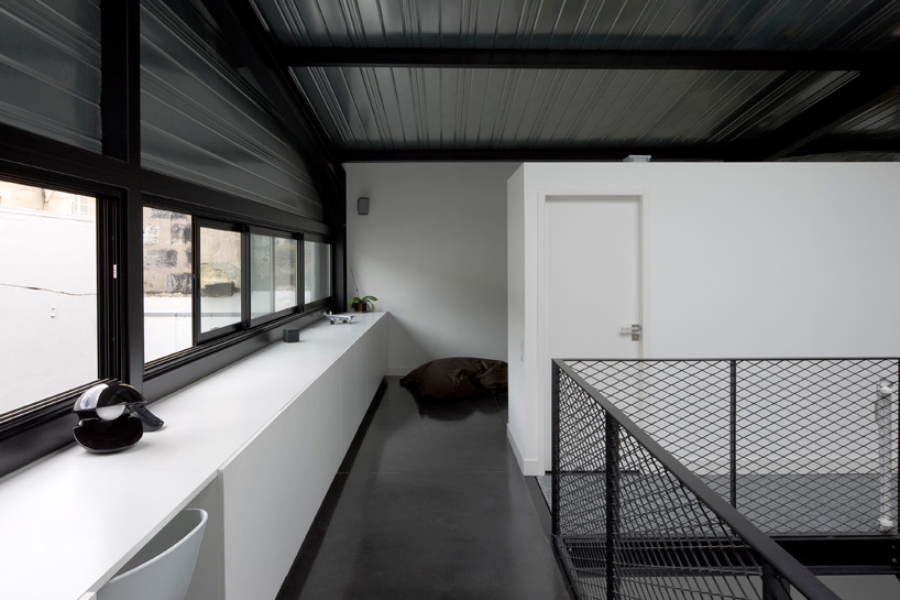 FABRE/deMARIEN architectes: big black box