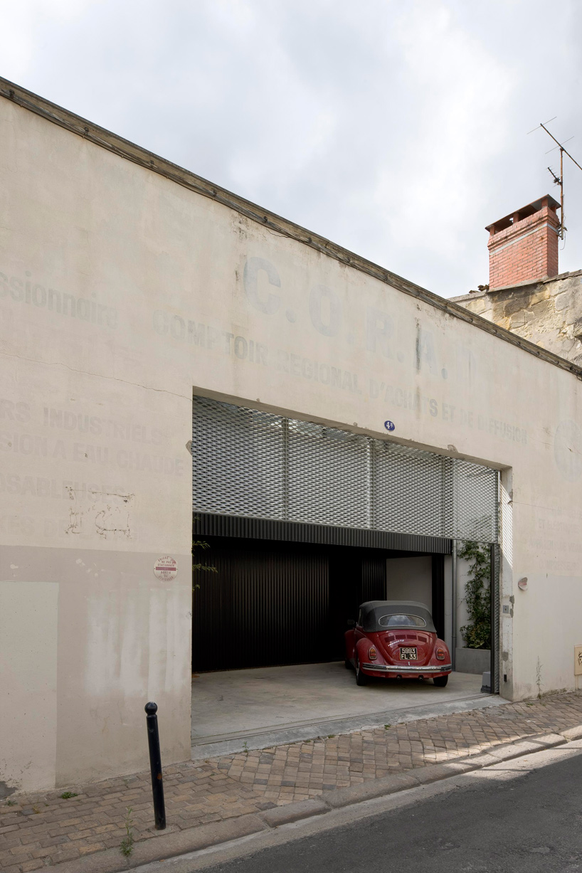 FABRE/deMARIEN architectes: big black box
