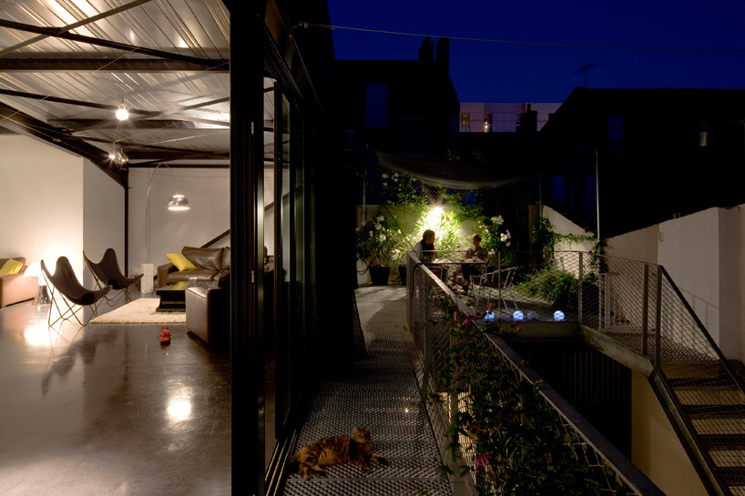 FABRE/deMARIEN architectes: big black box