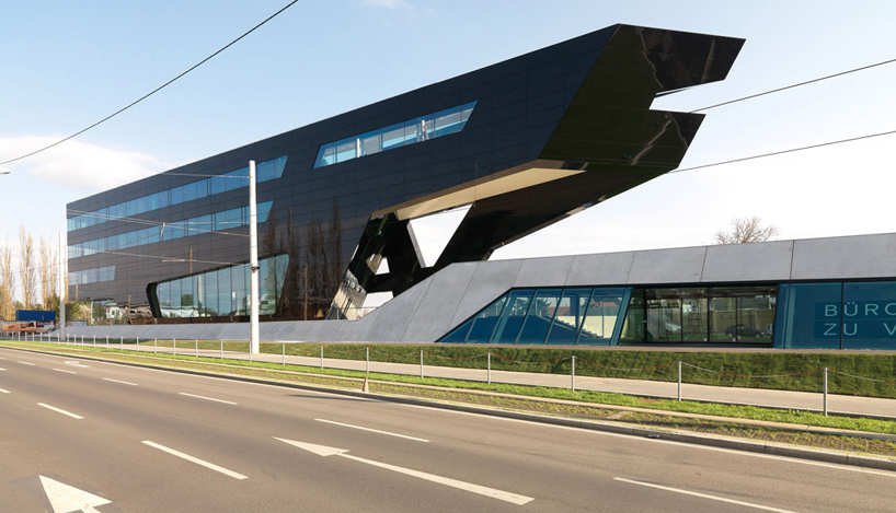 GSarchitects: MP09 black panther / headquarters of uniopt pachleitner group