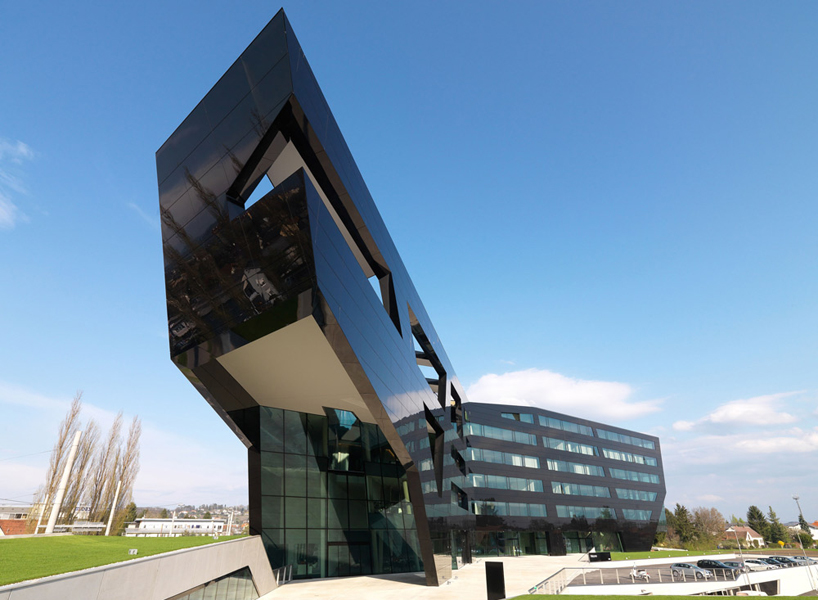 GSarchitects: MP09 black panther / headquarters of uniopt pachleitner group