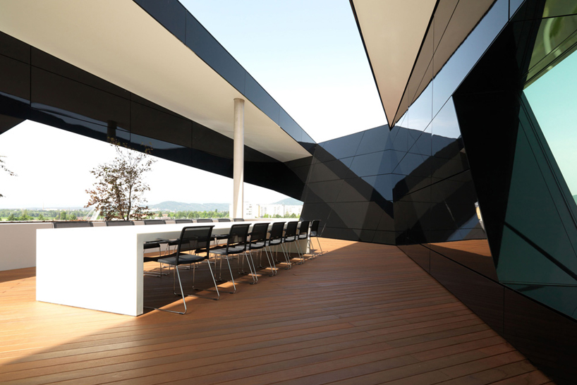 GSarchitects: MP09 black panther / headquarters of uniopt pachleitner group