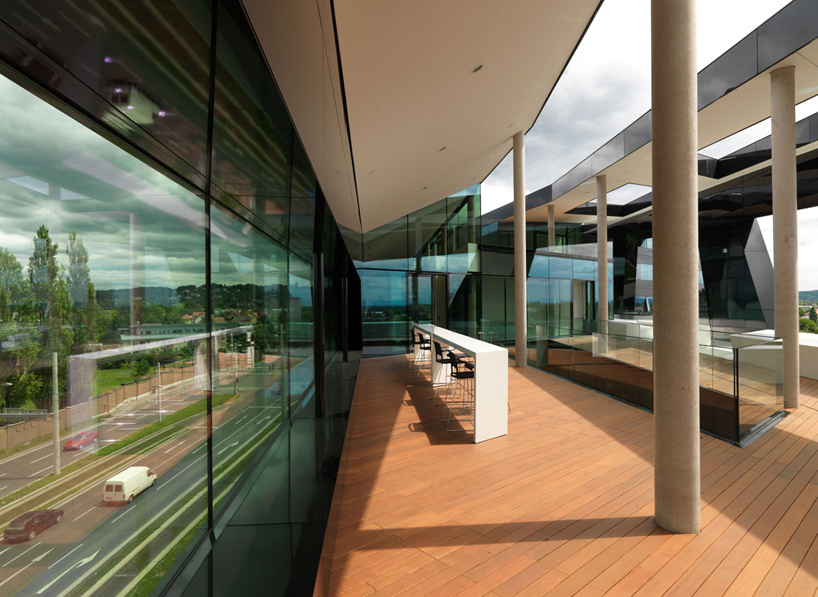 GSarchitects: MP09 black panther / headquarters of uniopt pachleitner group