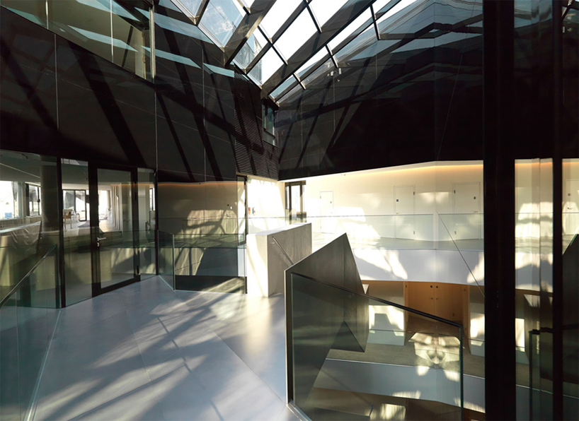 GSarchitects: MP09 black panther / headquarters of uniopt pachleitner group