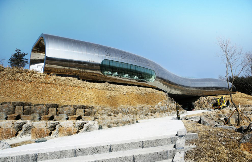 XTU architects: jeongok prehistory museum