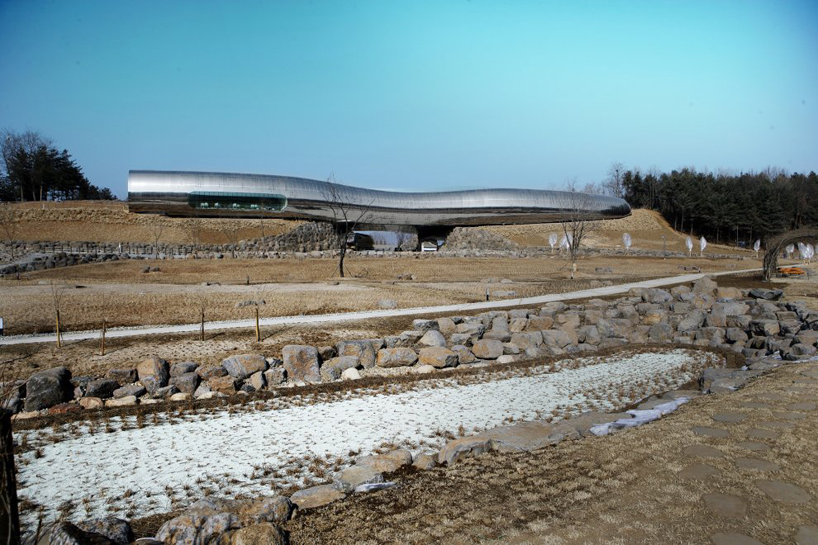 XTU architects: jeongok prehistory museum