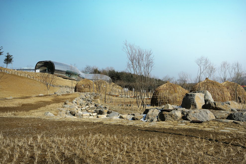 XTU architects: jeongok prehistory museum