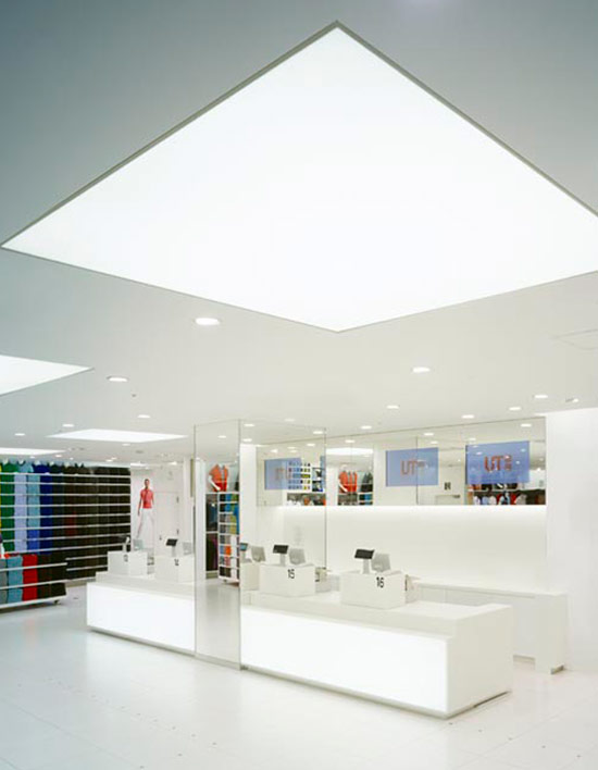 curiosity: uniqlo megastore, japan