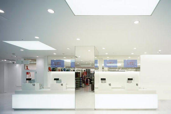 curiosity: uniqlo megastore, japan