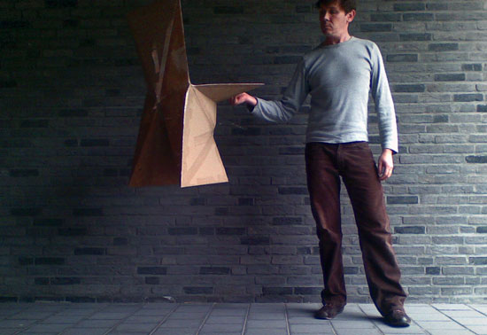 tom de vrieze: 'kraftwerk' cardboard chair