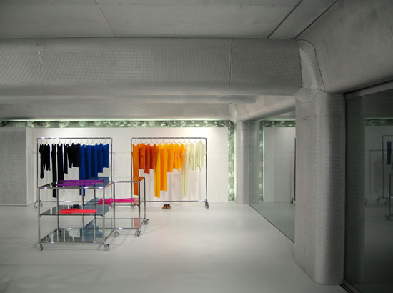 tokujin yoshioka: 'pleats please issey miyake/ aoyama' store reopens