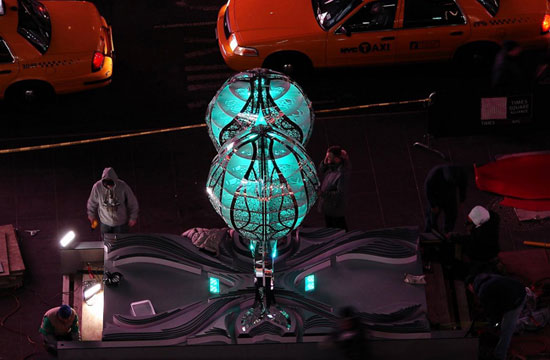 DuPont ™ Corian® illuminates times square for valentines day