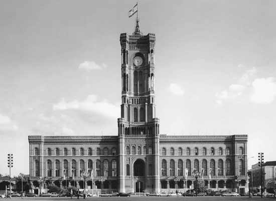 berlin town hall forum by kiefer/chipperfield/graft architects