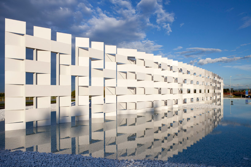 kengo kuma: casalgrande ceramic cloud - 1