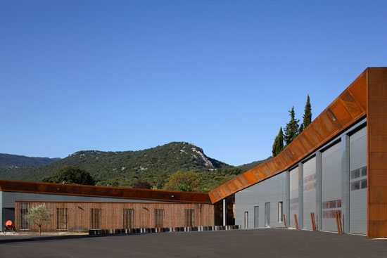 N + B architects: exploitation center in brissac, france