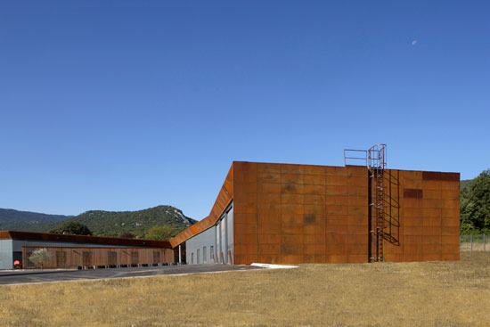 N + B architects: exploitation center in brissac, france