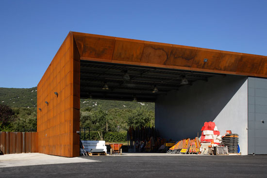 N + B architects: exploitation center in brissac, france