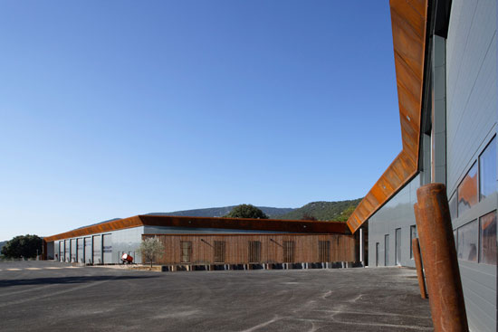 N + B architects: exploitation center in brissac, france
