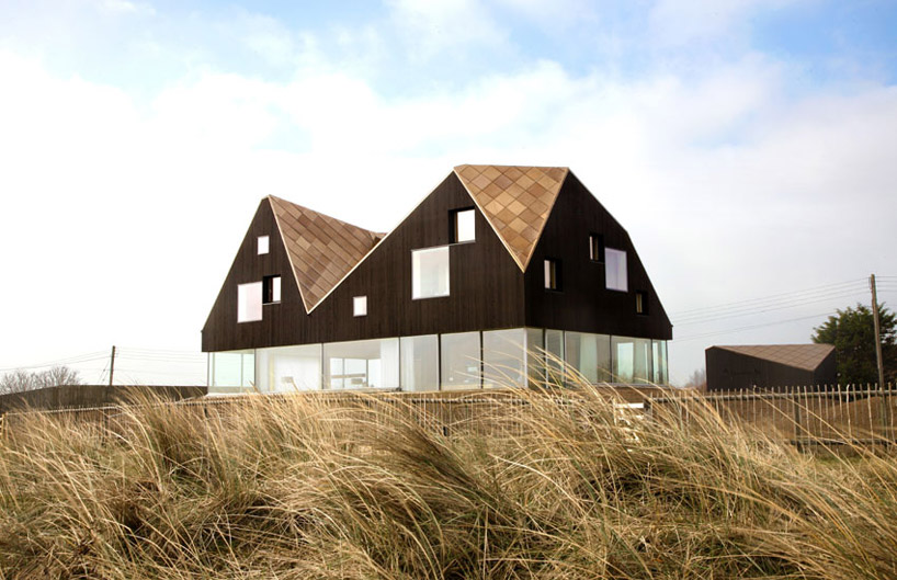 JVA + mole architects complete dune house on the english coast