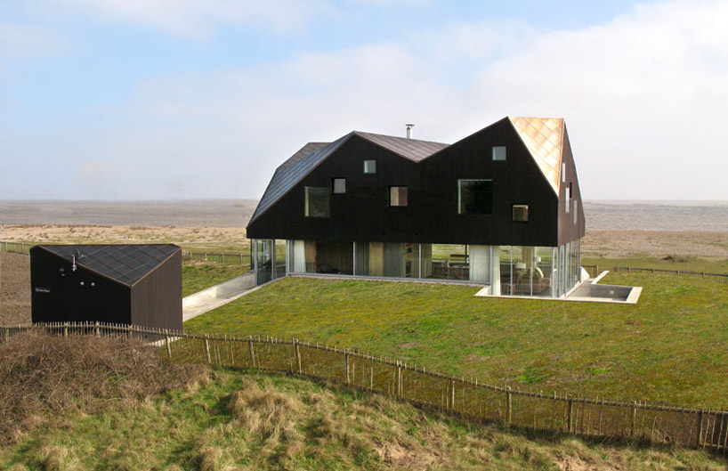 JVA + mole architects complete dune house on the english coast