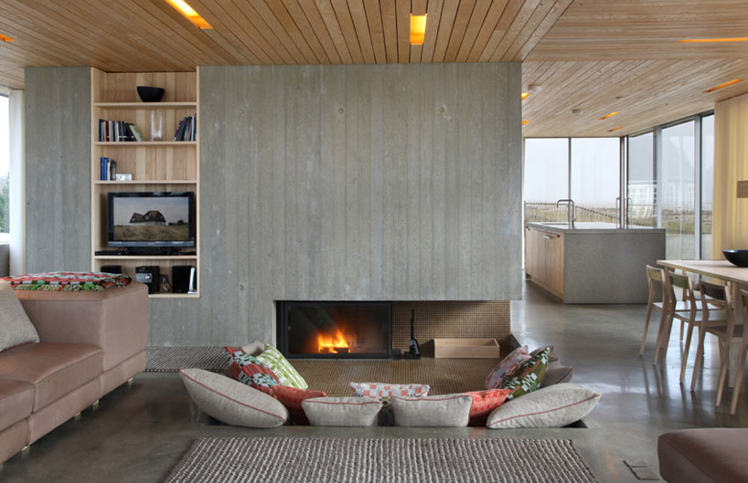 JVA + mole architects complete dune house on the english coast