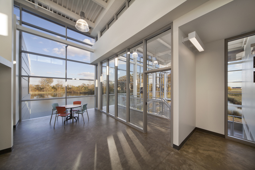 holabird + root: waubonsee plano classroom building