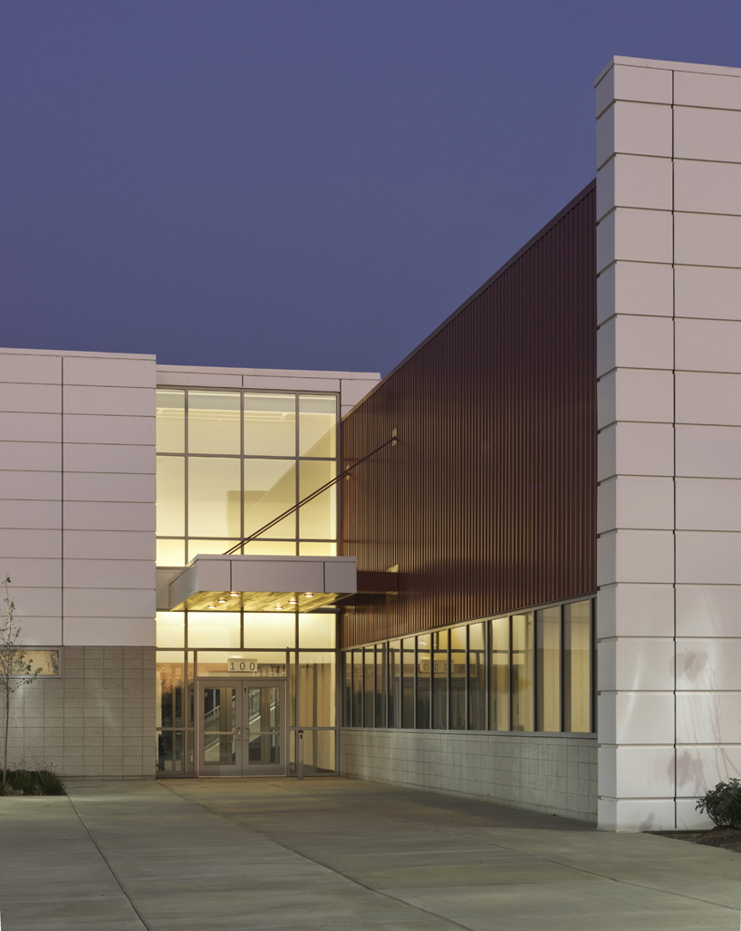 holabird + root: waubonsee plano classroom building