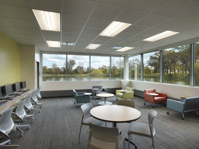 holabird + root: waubonsee plano classroom building