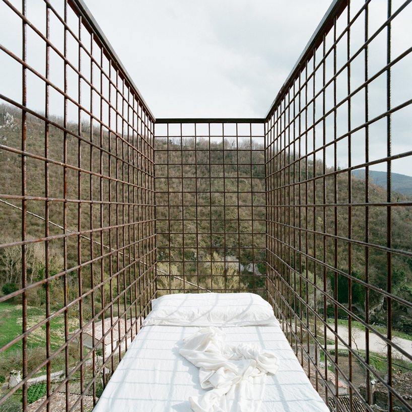 feld72: million donkey hotel