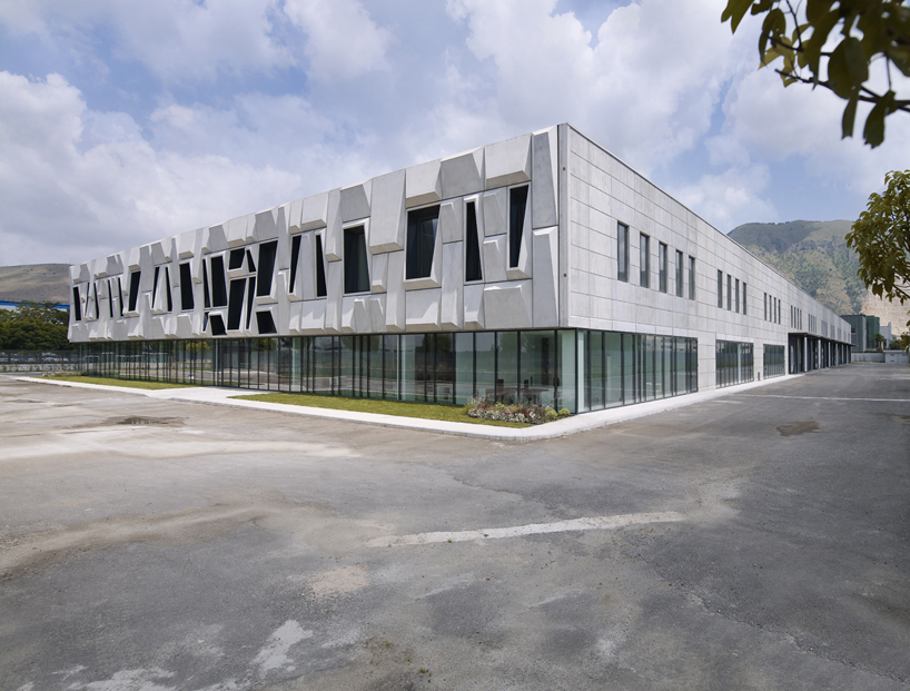 modostudio   Giorgia & Johns Office Building and Logistic Center