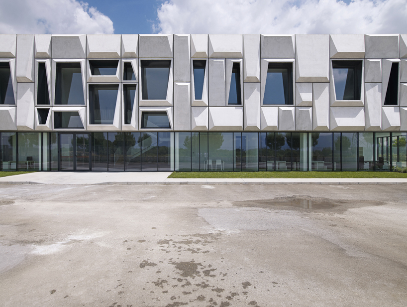 modostudio   Giorgia & Johns Office Building and Logistic Center